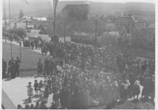 Slavnostní otevření budovy školy 6. 2. 1951 - A.jpg Slavnostní otevření budovy školy 6. 2. 1951 - A.jpg
